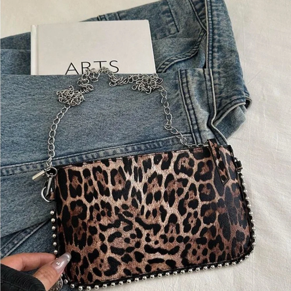 Leopard Print Chain Shoulder Bag - Picture 4 of 6